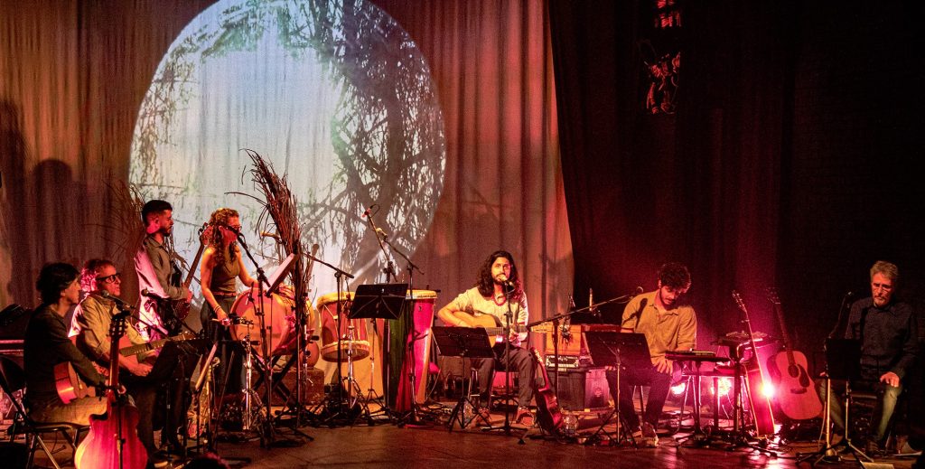 Show ‘Casa Ramil’ chega ao Rio, seis anos após a estreia no sul, com solidez alicerçada pelo afeto da família gaúcha