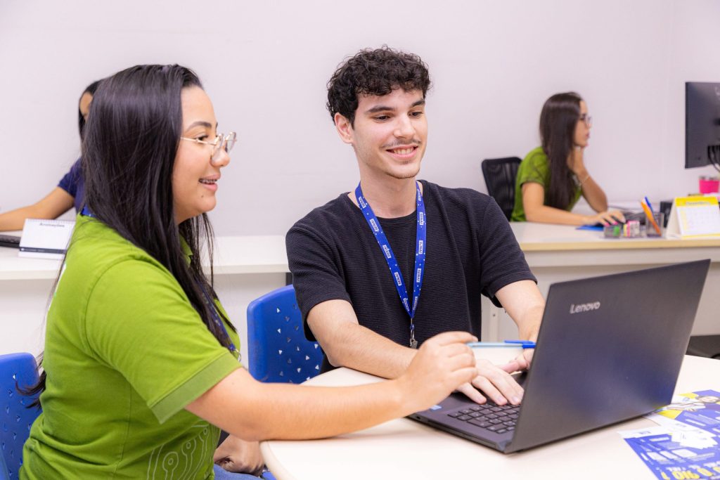 Estudantes de 12 municípios podem concorrer a 61 vagas de estágio com bolsas de até R$ R$ 1,1 mil