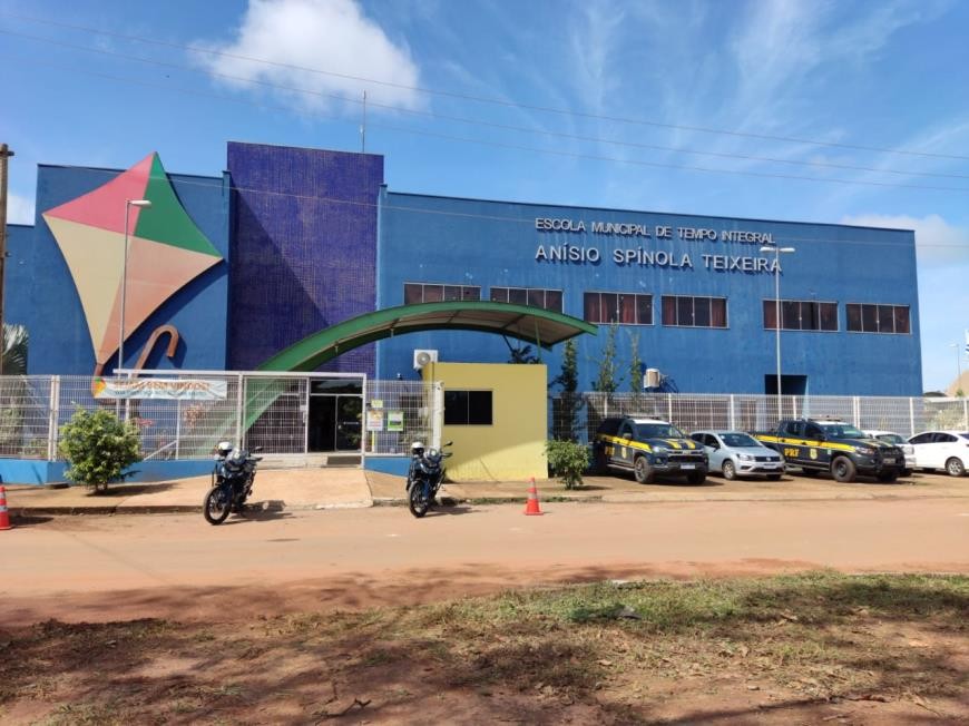 Pais reclamam de falta de professores em escola de Palmas: ‘Estão sentados no auditório, sem aula’