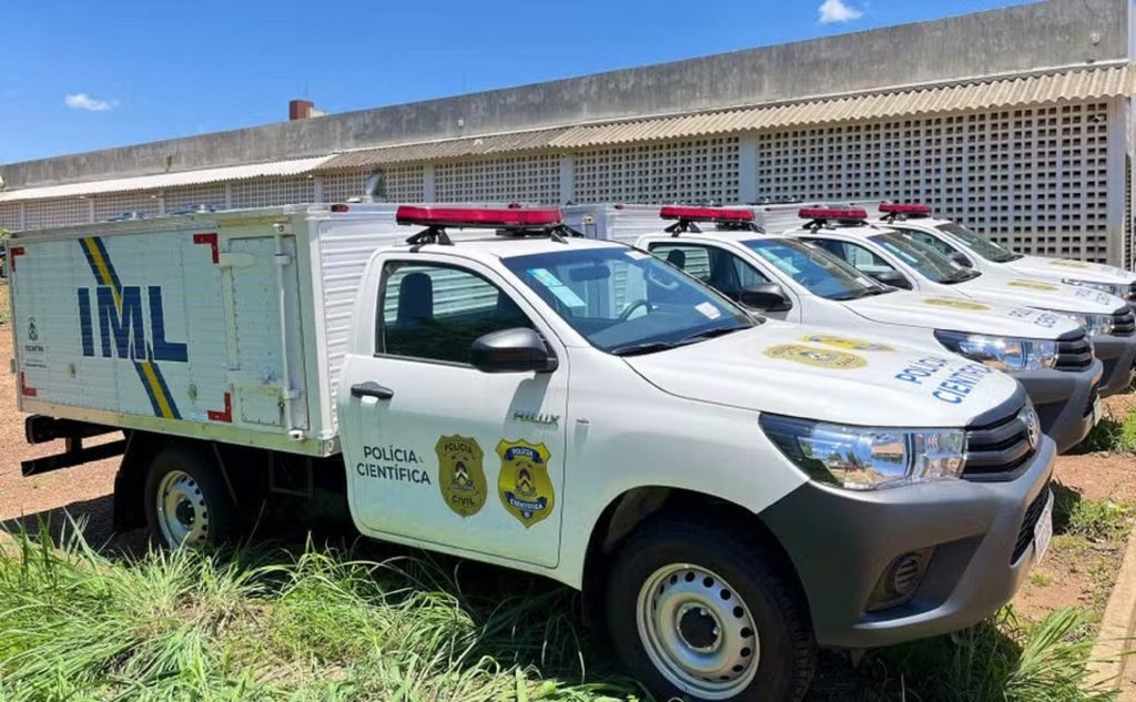 Mulher morre e homem fica ferido após acidente entre carro e moto na TO-404