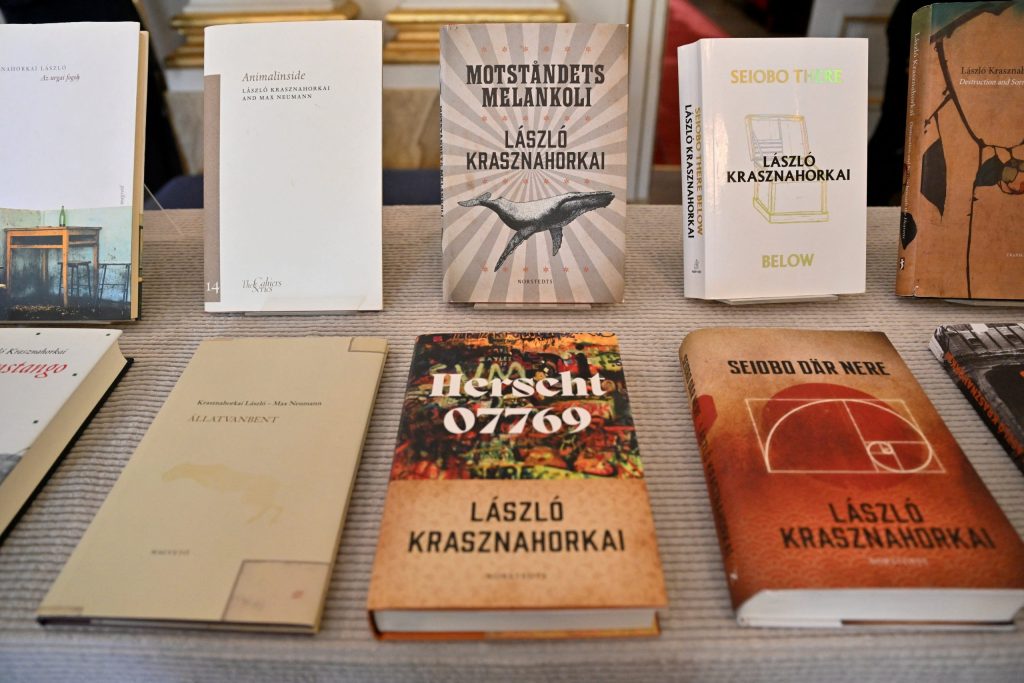 László Krasznahorkai: Como é ‘Sátántangó’, única obra do vencedor do Nobel disponível em português