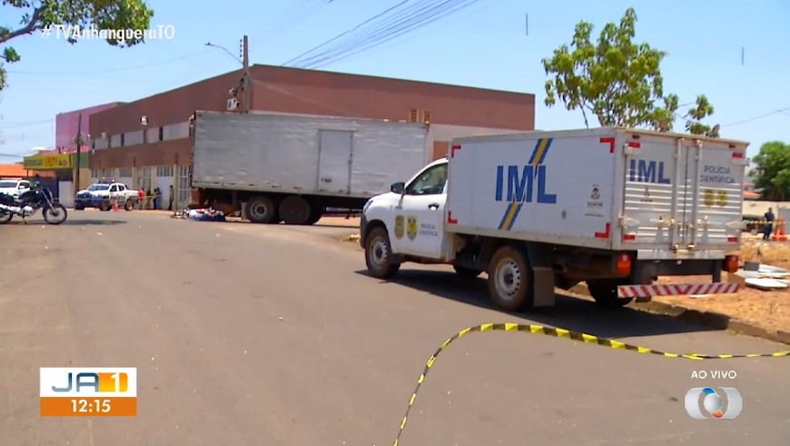 Acidente entre moto e caminhão mata mulher em quadra de Palmas
