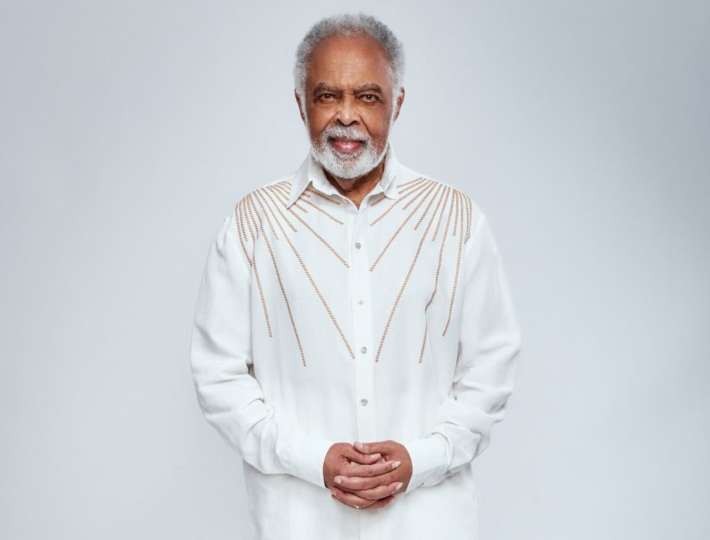 Gilberto Gil tem evidenciadas a força e a atualidade perenes da obra autoral na ‘refazenda’ do álbum ‘Raça humana’