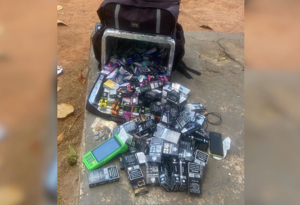 Homem é flagrado com mais de 100 cigarros eletrônicos perto de escola em Palmas, diz PM