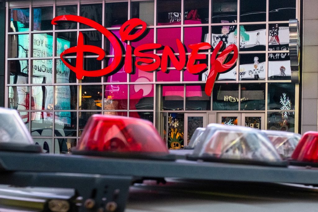 Disney investirá US$ 1 bilhão na OpenAI e licenciará mais de 200 personagens para IA de vídeos
