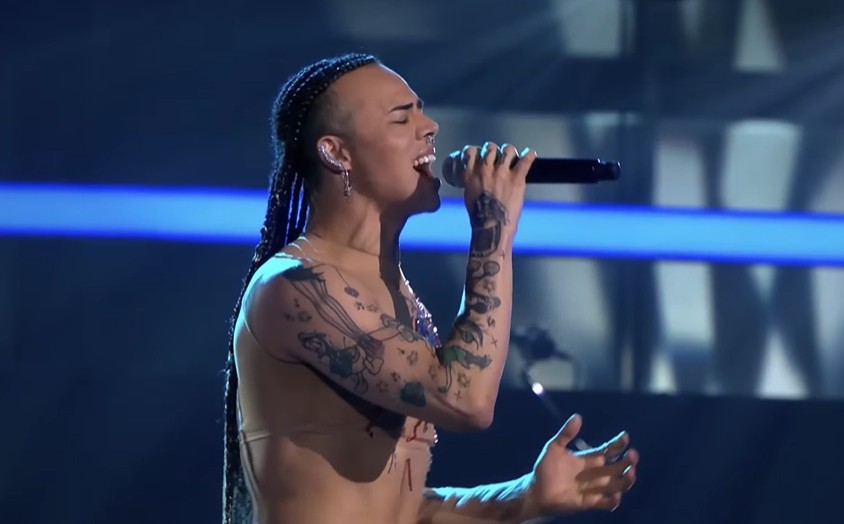 Quem é Oxa, cantora paulista de gênero fluido que está fazendo sucesso no ‘The Voice Alemanha’