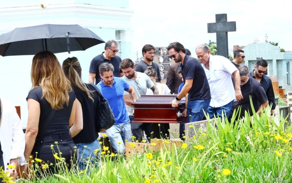 Tasso Câmara é sepultado com homenagens