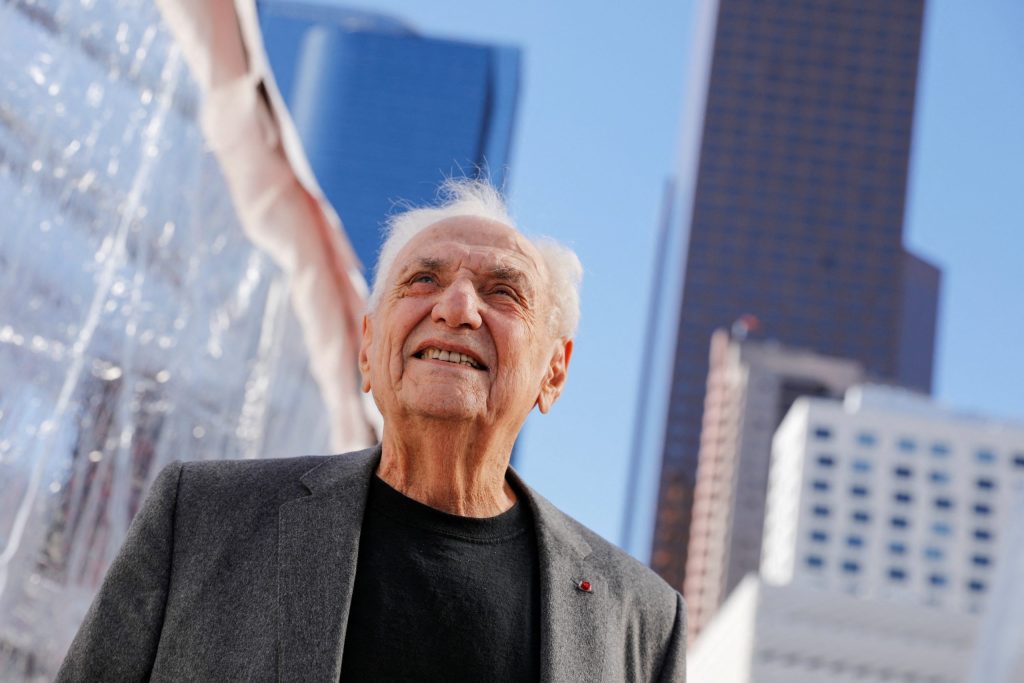Frank Gehry, ícone da arquitetura mundial, morre aos 96 anos