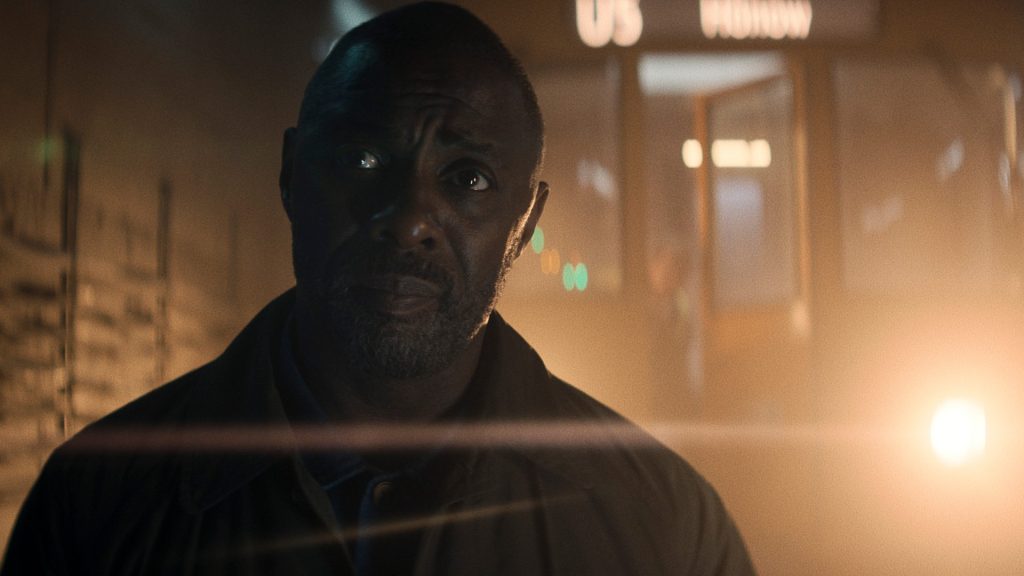 De volta a ‘Sequestro’ e dono de papéis icônicos, Idris Elba avalia: ‘É uma era de buffet livre da TV’