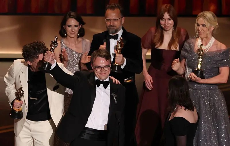 De ‘zé ninguém’ a ganhador do Oscar: a história do funcionário de escola que enfrentou Putin