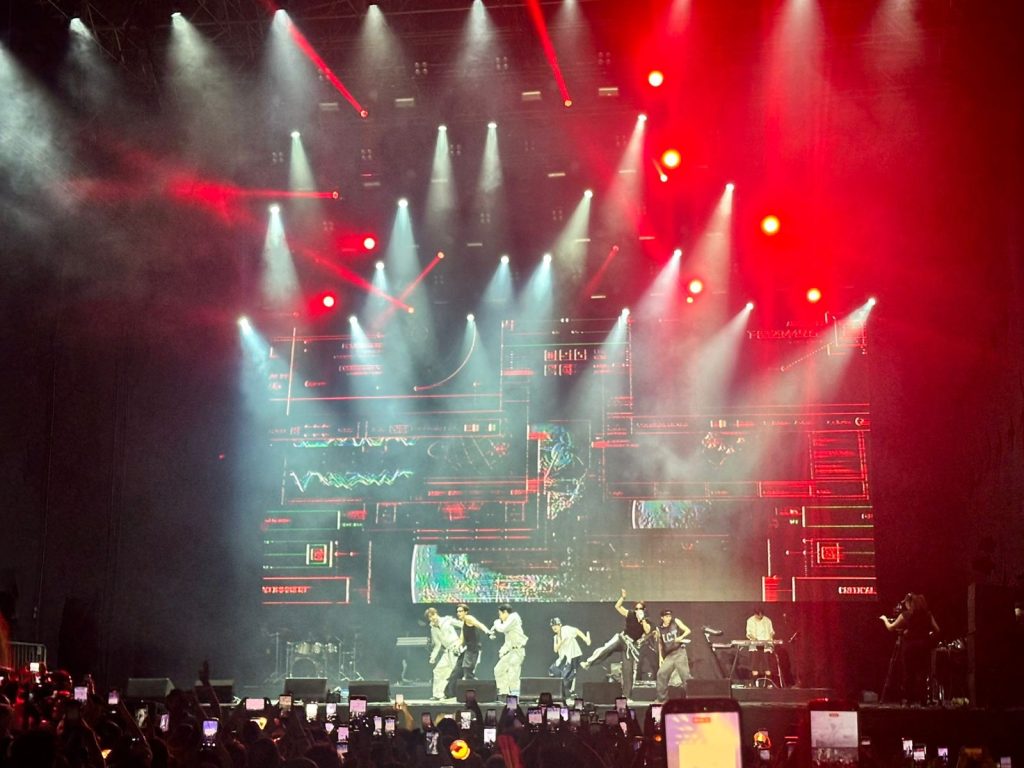 Em horário ingrato, RIIZE inaugura k-pop no Lollapalooza Brasil deixando boa impressão