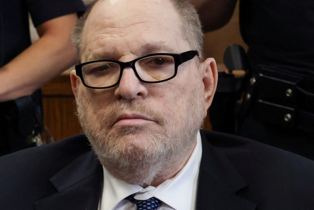 O terceiro julgamento por estupro de Harvey Weinstein em Nova York termina em anulação