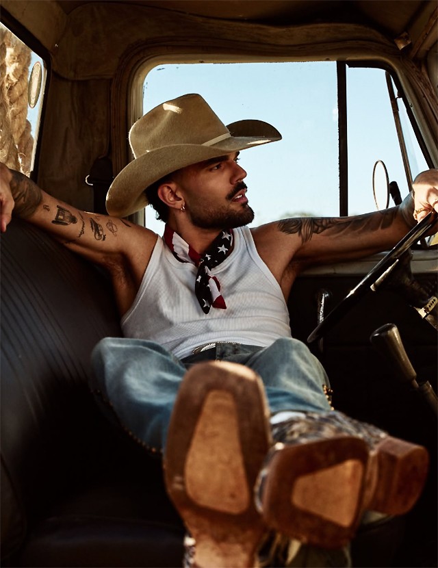 Luan Pereira sexualiza imagem do peão ao misturar country com funk na pegada monotemática do álbum ‘Off road’