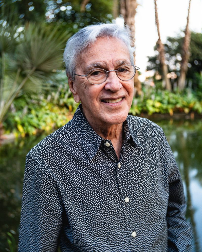 Caetano Veloso reforça laços com obra dos Beatles ao gravar canção ‘Because’ no álbum do violonista Niño Josele