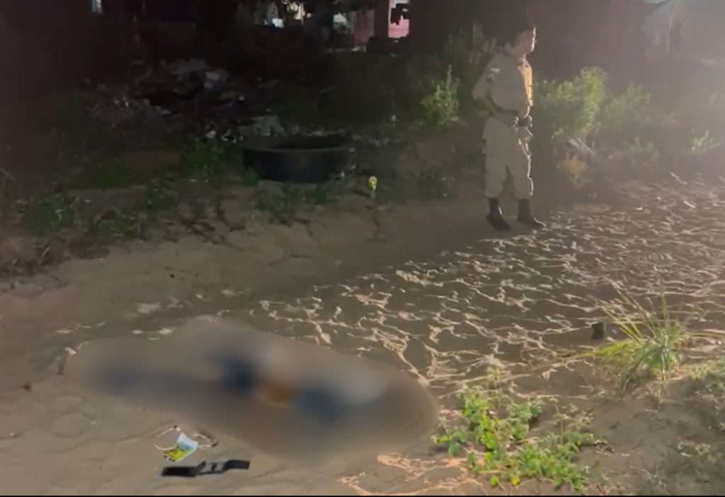 Homem de 29 anos é assassinado com golpes de arma branca no meio de rua no TO
